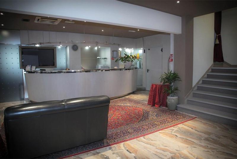 Hotel Genty Римини Экстерьер фото
