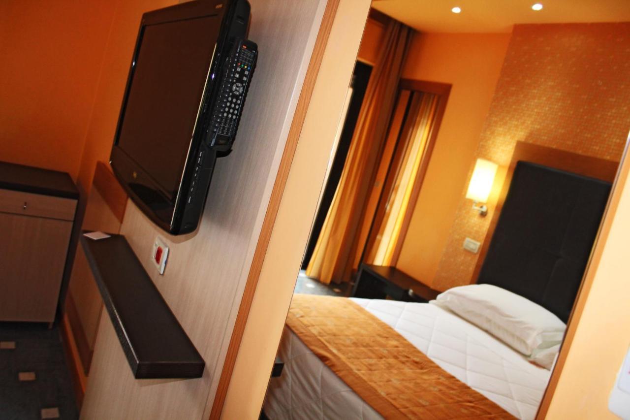 Hotel Genty Римини Номер фото