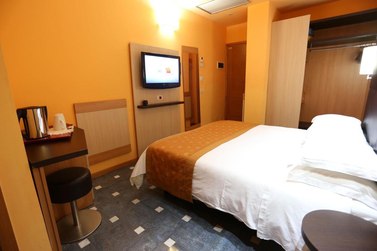 Hotel Genty Римини Номер фото
